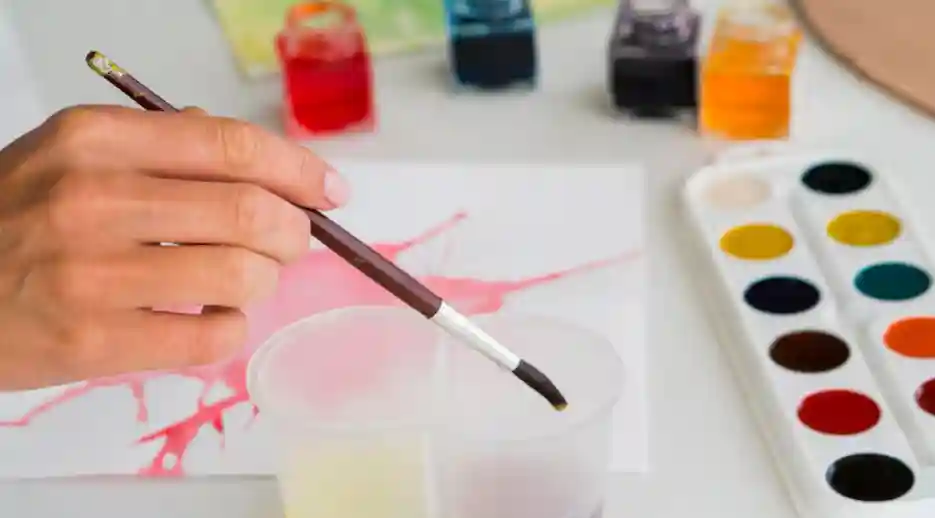 How Watercolor Workshops Help Beginners Unlock Their Creativity